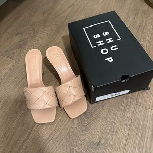 Woven square toe heel